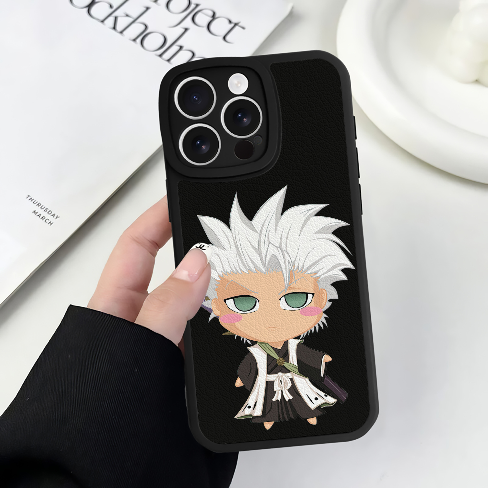 （画像用） ブリーチ 日番谷冬獅郎（ひつがや とうしろう） BLEACH Hitsugaya Toushirou 【iPhone 16シリーズ対応】シリコンスマホケース（レザー調） 材質：シリコン